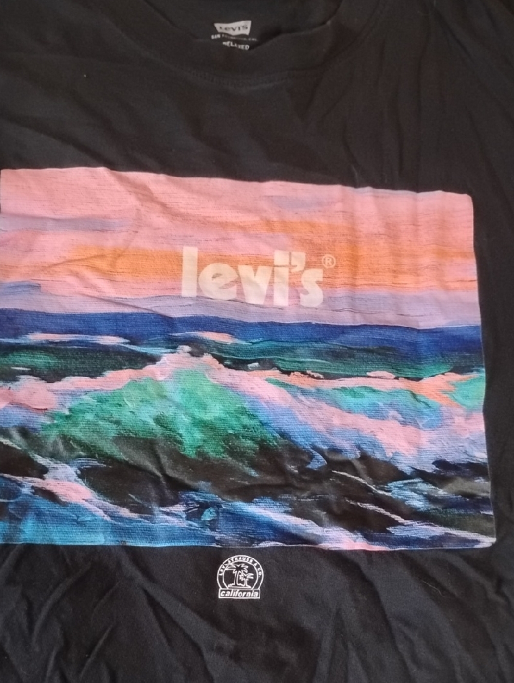 Levi's Black Tee with Colorful Ocean Graphic Xl - Picture 4 of 5